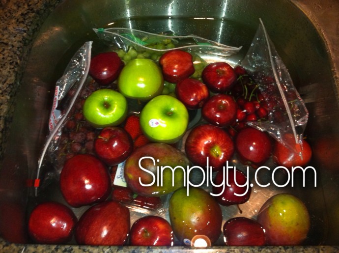 Keep fruit from molding with vinegar